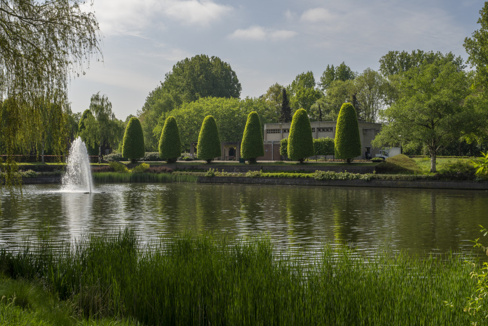 Selwerderhof met oude en nieuwe aula